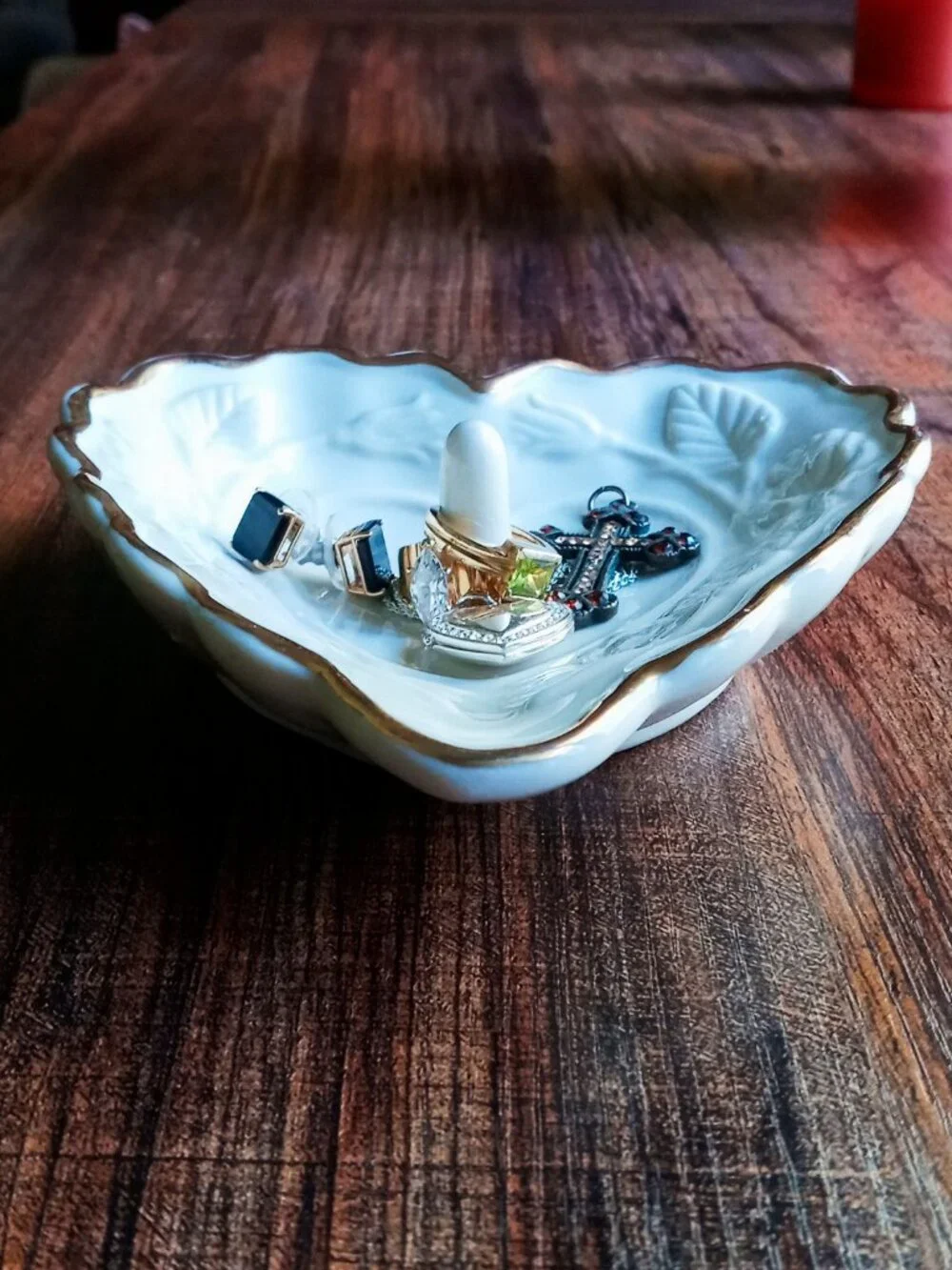 Charming Floral Embossed Gold Trim Ceramic Ring Holder Heart Shaped NICE!